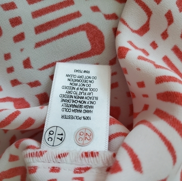 Adrienne Vittadini Beaded neck detail sleveless blouse size small. Good preowned - Picture 7 of 8